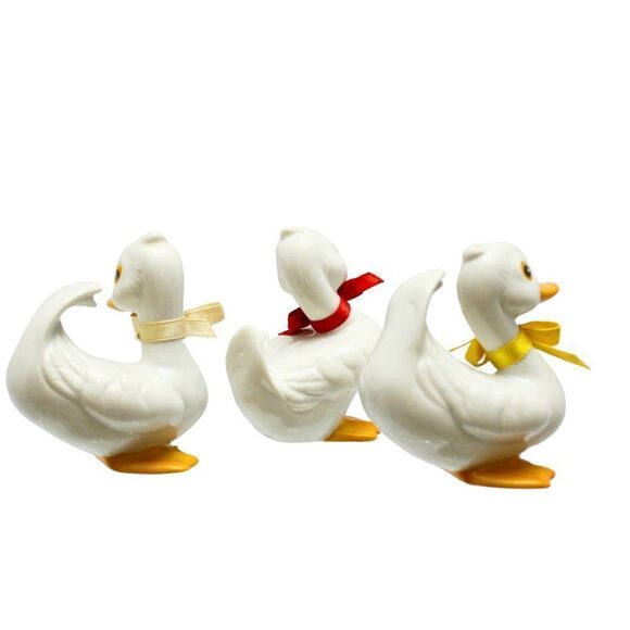 Vintage Duckling Figurines White Porcelain Set of 3 w/bows Cottagecore Kitsch - Picture 4 of 5